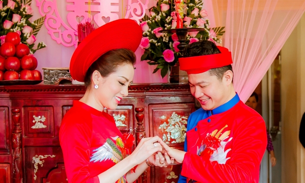 Ca sĩ Lâm Vũ lặng lẽ đính hôn với bạn gái Việt kiều
