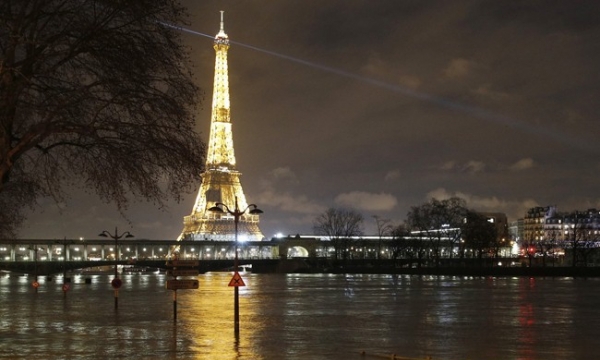 Pháp: Paris chìm trong lũ vì nước sông Seine vỡ bờ