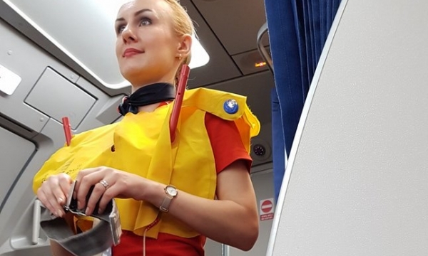 Hậu 'bikini show' tiếp đón U23 Việt Nam: Vietjet Air tiếp tục bị 'tố' thiếu tôn trọng khách hàng?