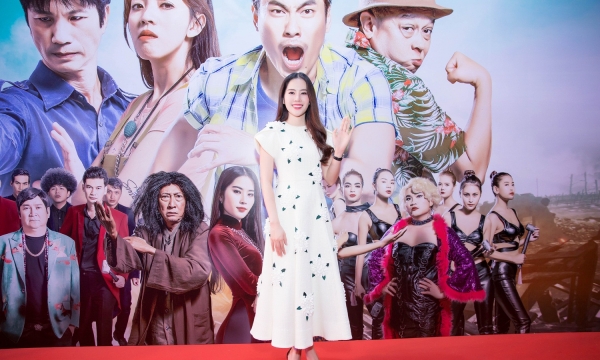 Nam Em diện váy trắng tinh khôi ra mắt phim điện ảnh mới