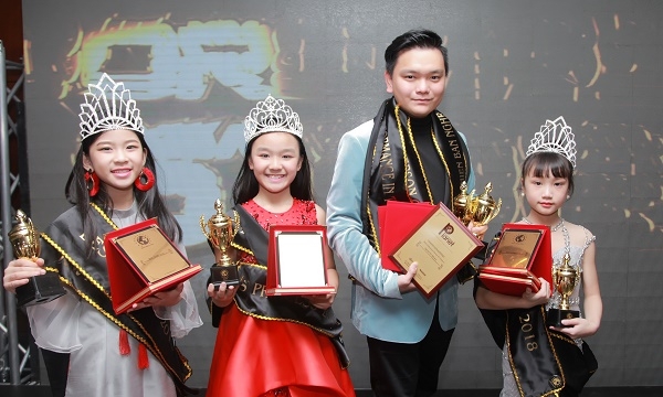Trịnh Tú Trung cùng các học trò nhận nhiều giải thưởng lớn tại Châu Âu