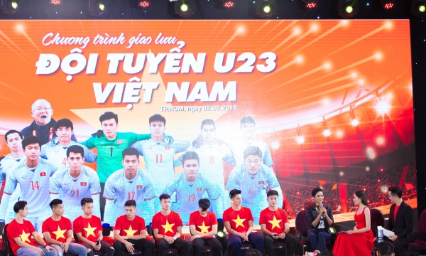 Hoa hậu H'hen Niê giao lưu cùng đội tuyển U23 Việt Nam 