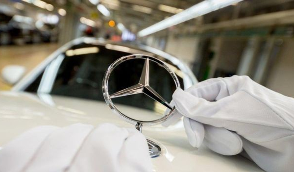 Công ty xe hơi nổi tiếng Đức Daimler-Mercedes phải xin lỗi Trung Quốc