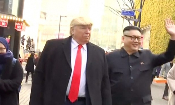 Khai mạc Thế vận hội mùa Đông, “Kim Jong-un” dạo phố cùng “Donald Trump”