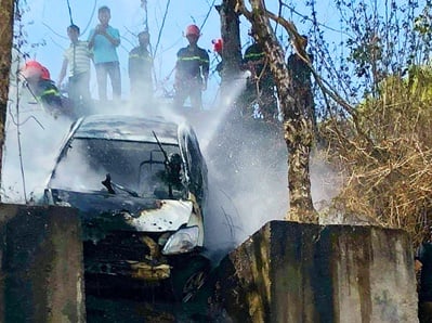 Gia Lai: Nghi vấn tài xế taxi châm lửa đốt xe tự vẫn