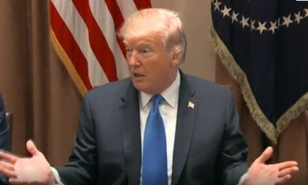 Tổng thống Trump cho rằng các nhà lập pháp “tê liệt” trước NRA
