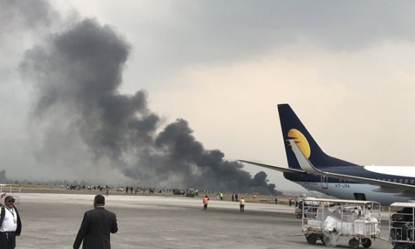 Máy bay chở khách bốc cháy tại sân bay Nepal, 50 người chết