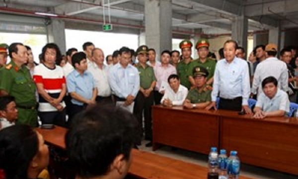 Phó Thủ tướng Trương Hòa Bình thăm cư dân chung cư Carina