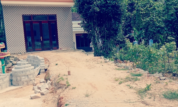 Quảng Nam: Ngang nhiên xẻ khu mộ liệt sĩ làm đường vào nhà