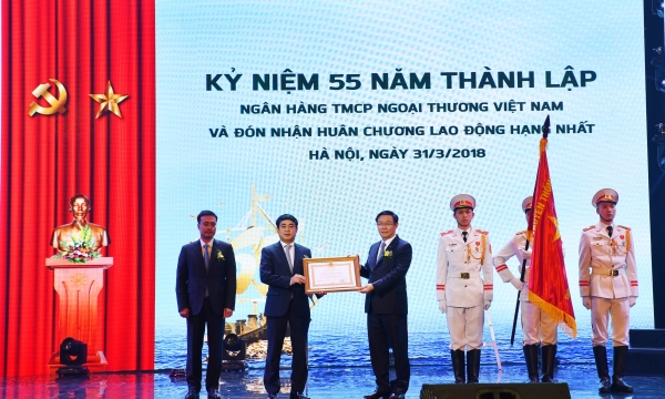 Vietcombank vinh dự đón nhận Huân chương Lao động hạng Nhất