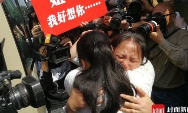 Trung Quốc: Cha mẹ tìm được con gái sau 24 năm thất lạc