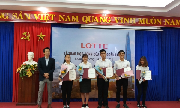 Tập đoàn Lotte trao học bổng trị giá 3.000 USD cho sinh viên đại học Đà Nẵng lần 2/2018