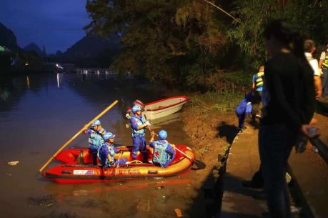  Trung Quốc: Hai thuyền rồng bị lật, 11 người chết, 6 mất tích