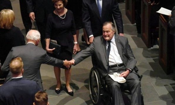 Hoa Kỳ: Cựu Tổng thống George H. W. Bush nhập viện một ngày sau đám tang vợ