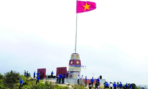 Khánh thành Cột cờ Tổ quốc trên đảo Hòn La do Phát Đạt tài trợ