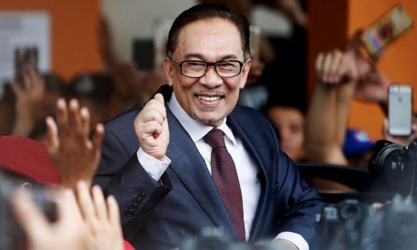 Tân Thủ tướng Malaysia Mahathir mở rộng vòng tay với cựu thù Anwar