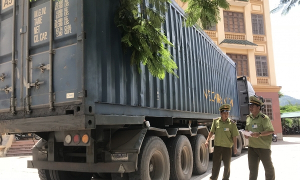 Lạng Sơn: Bắt giữ xe ô tô vận chuyển 30 tấn than lậu