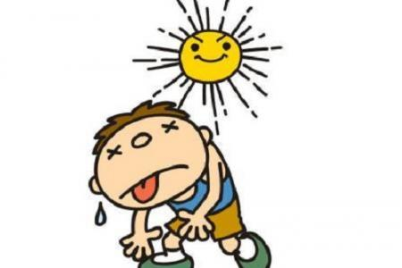 Hỏi - Đáp Sức khỏe: Chăm sóc và xử lý khi trẻ bị say nắng trong mùa nắng nóng