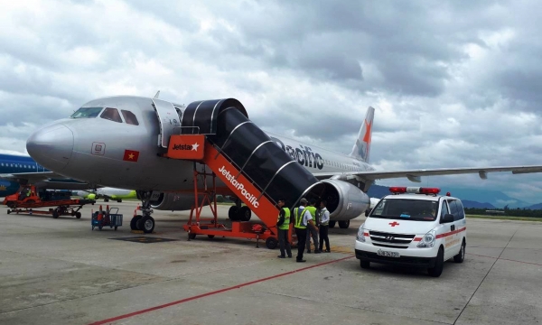 Máy bay từ Hà Nội đi Đà Lạt hạ cánh khẩn cấp xuống Đà Nẵng để cứu khách