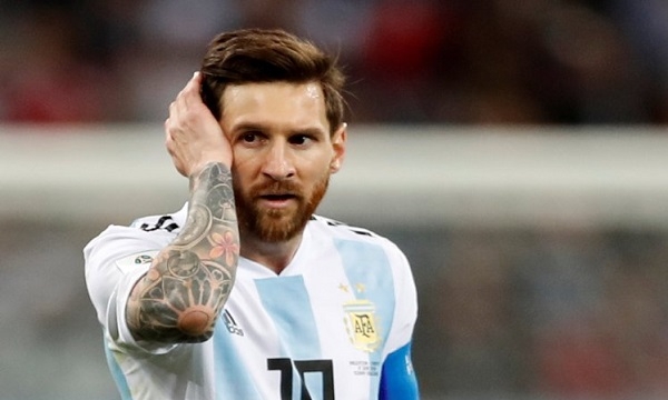 Messi khóc vì đá kém, mẹ của Messi quyết vì con “giúp Argentina vô địch”