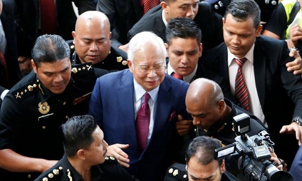 Cựu Thủ tướng Najib được tại ngoại sau khi nộp tiền bảo lãnh và hai hộ chiếu