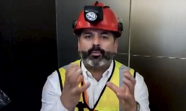 “Siêu thợ mỏ Mario” bị kẹt 69 ngày trong vụ sập mỏ Chile gửi thông điệp khích lệ đến đội bóng Heo rừng