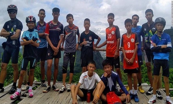 Bảy cầu thủ nhí được cứu khỏi hang Tham Luang, số còn lại sẽ được đưa ra