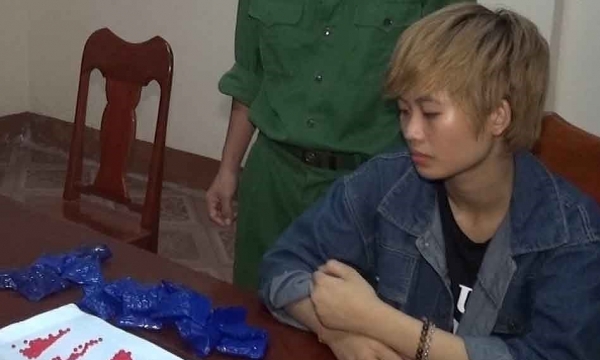 Thiếu nữ 17 tuổi vận chuyển hơn 4.200 viên ma túy tổng hợp từ Lào về Quảng Trị