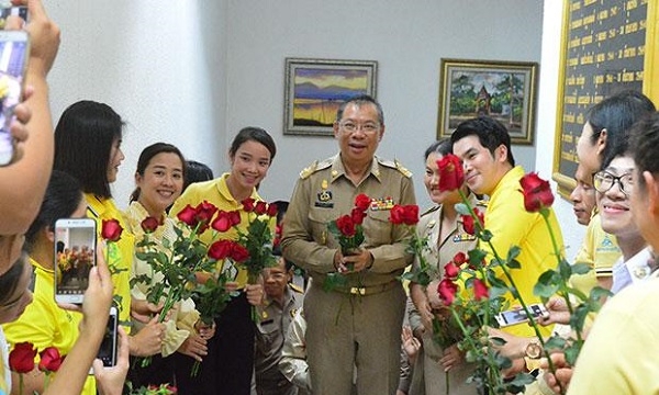 Thống đốc  Narongsak - chỉ huy chiến dịch Tham Luang - chính thức nhận nhiệm sở ở tỉnh khác