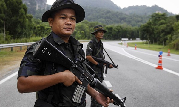 Malaysia: cảnh sát bắt giữ kẻ dọa giết Vua và Thủ tướng