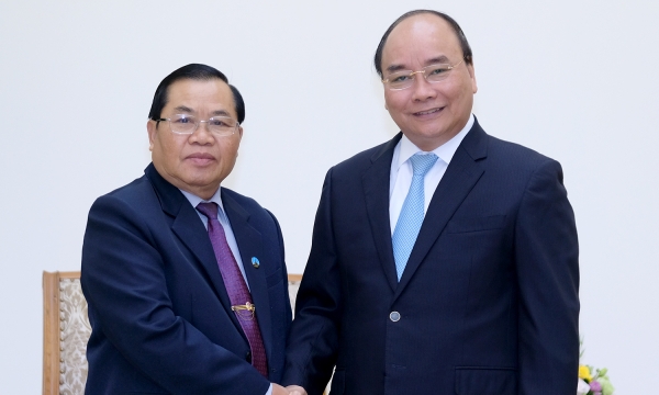 Thủ tướng Nguyễn Xuân Phúc tiếp Phó Chủ tịch Quốc hội Lào Sengnouane Sayalat