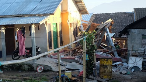 Indonesia: Động đất 6,4 độ Richter, 13 người chết, hàng trăm người bị thương