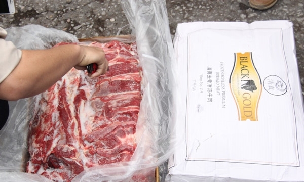 Hải quan bán đấu giá 168 tấn thịt trâu để tái xuất đúng theo quy định