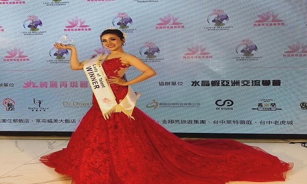 Miko Lan Trinh giành giải Người đẹp Tài năng nhờ giọng hát