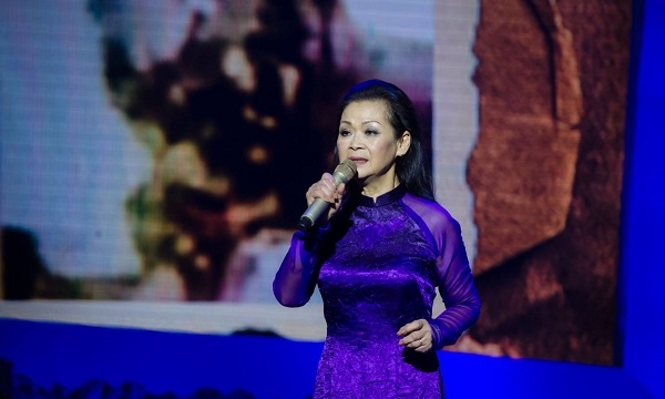 Trở về Việt Nam tổ chức liveshow, Khánh Ly bác bỏ tin đồn mình qua đời