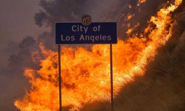 Mỹ: Cháy rừng kinh hoàng đe dọa 60.000 dân tại Los Angeles, 8 người chết 