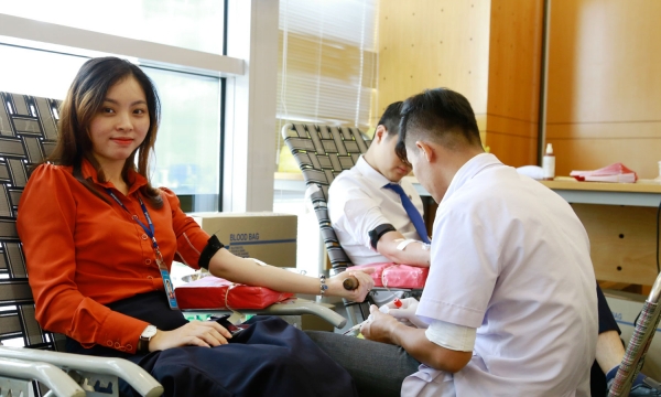 Cán bộ nhân viên Sacombank hiến máu nhân đạo