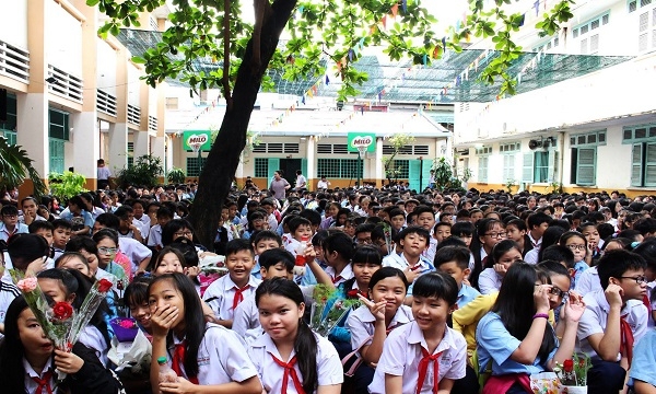 TP.HCM: Sáng nay gần 1,3 triệu học sinh tựu trường