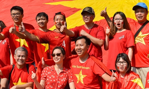 Hàng ngàn cổ động viên săn tour sang Indonesia cổ vũ U23 Việt Nam