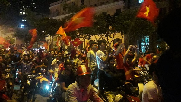 Người hâm mộ ăn mừng U23 Việt Nam với chiến thắng lịch sử