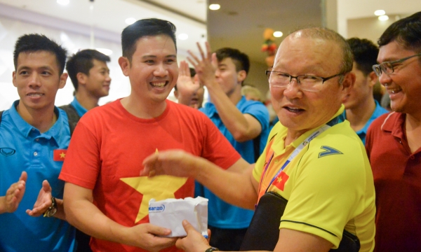 Chủ tịch Asanzo thưởng nóng cho Olympic Việt Nam 25.000 USD