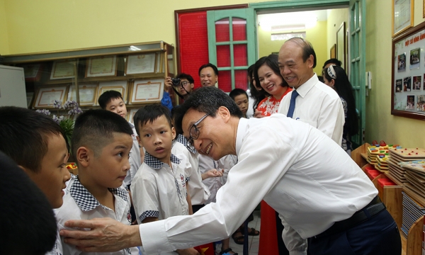 Phó Thủ tướng Vũ Đức Đam dự lễ khai giảng tại Trường Tiểu học Thanh Trì - Hà Nội