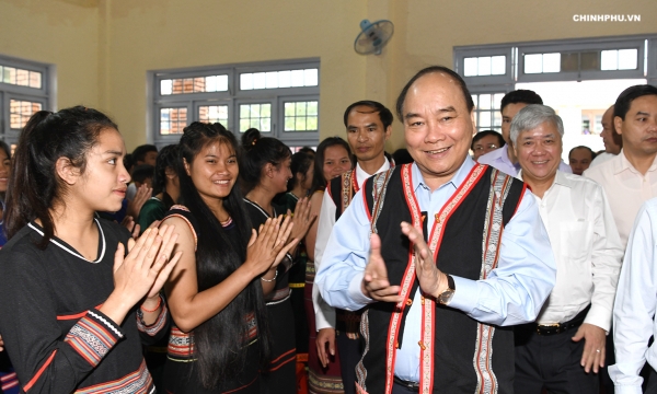 Thủ tướng Nguyễn Xuân Phúc dự lễ khai giảng năm học mới Trường Phổ thông dân tộc nội trú xã Đăk Hà