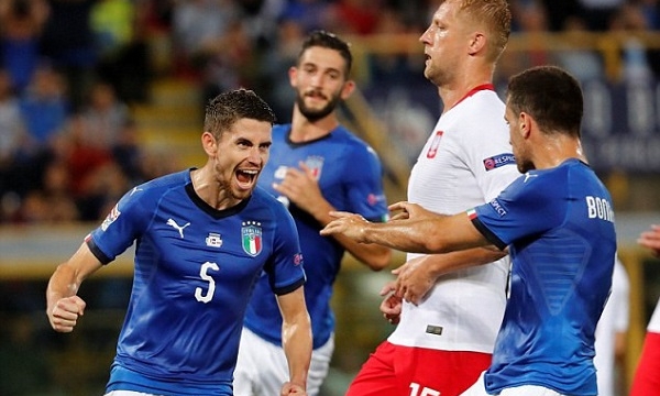 Italia thoát thua trong trận đấu với Ba Lan