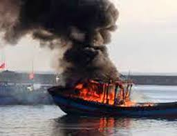 Quảng Nam: Tàu cá QNa 90474 TS bị thiêu rụi trên biển