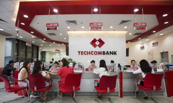 Techcombank triển khai chương trình “25 năm gắn kết yêu thương - trao ngàn quà tặng”