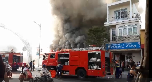 Cháy lớn tại một quán bar ở Đà Nẵng