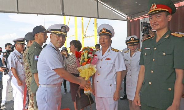 Đà Nẵng: Đón tàu khu trục Hải quân Hàn Quốc ROKS Moon Mu The Great