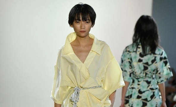  Lần đầu tiên tại tuần lễ thời trang New York quy tụ toàn người mẫu châu Á