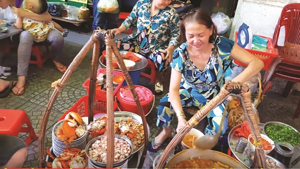 Ẩm thực vỉa hè Sài Gòn - câu chuyện đến từ những chú cua
